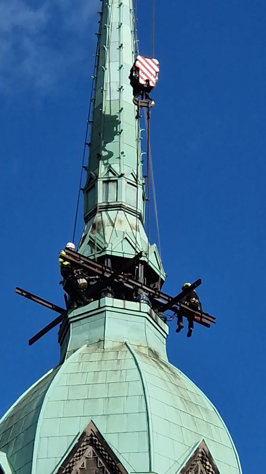 stahlbaumontage-industriekletterer-hoehenarbeiten-kirche-rheydt